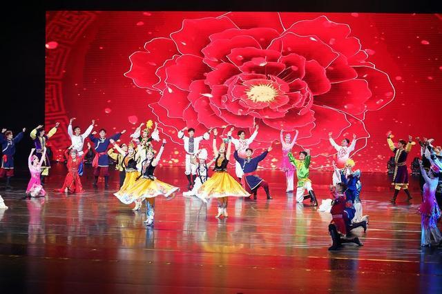 《新疆是個(gè)好地方》文藝晚會(huì)在珠海上演 文化交融的華美樂章