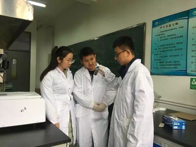 凝心聚力筑堡壘 奮楫爭(zhēng)先創(chuàng)一流——我校材料科學(xué)技術(shù)黨支部入選全國(guó)高校黨建工作樣板支部